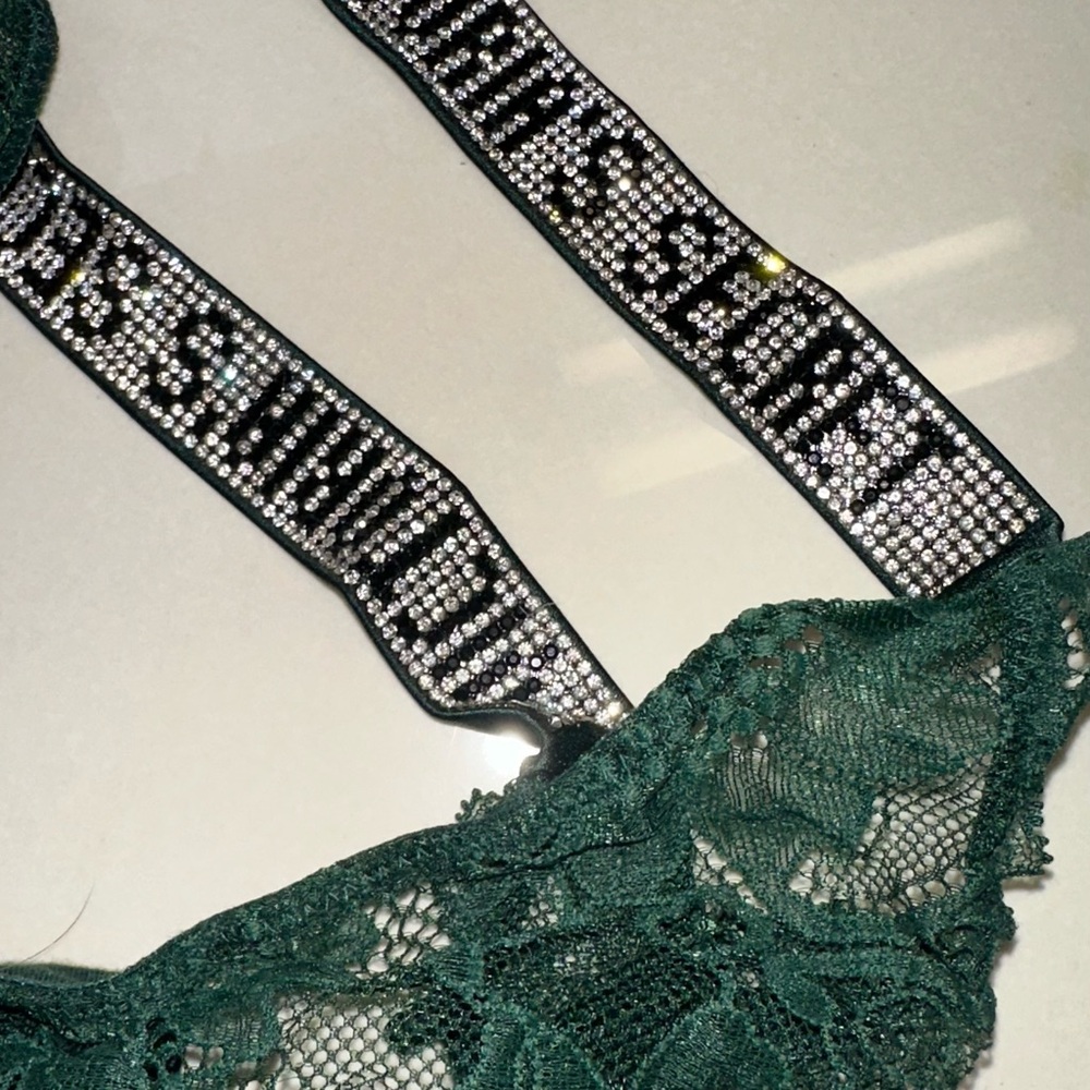 Lingerie - Picture 2 of 6